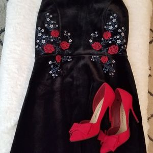 Black velvet off the shoulder's dress